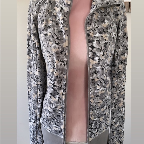 Lulu size 2 - Picture 3 of 5